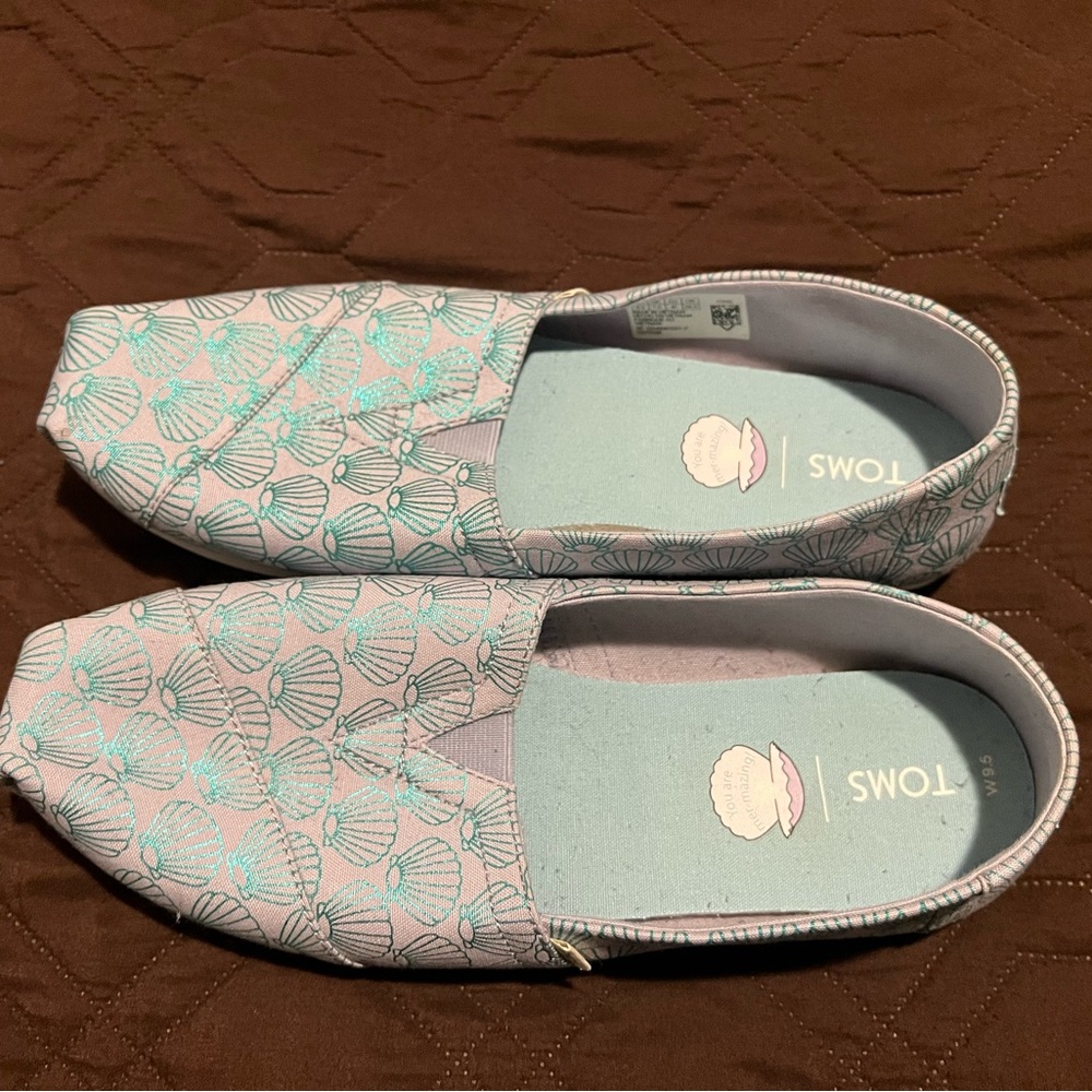 Women’s Mermaid Toms New Without Tags Size 9.5